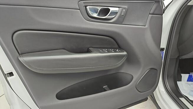 Volvo XC 60 Momentum Pro aut ! Z Polskiego Salonu ! Faktura VAT !