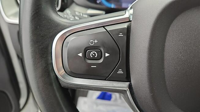 Volvo XC 60 Momentum Pro aut ! Z Polskiego Salonu ! Faktura VAT !