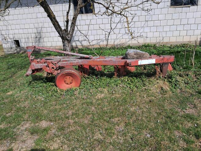 Pług cztero skibowy rolnictwo