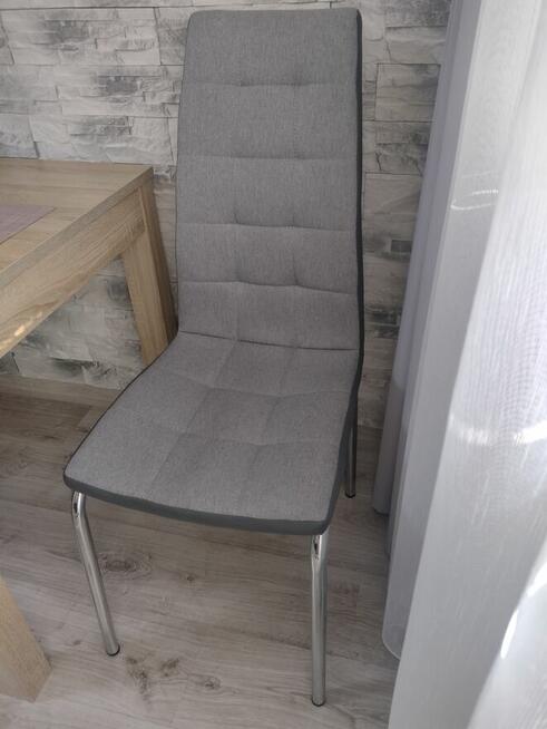 Krzesła tapicerowane z salonu AGATA