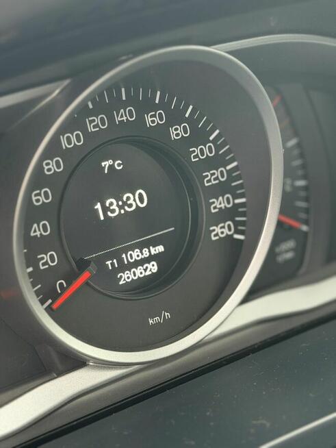 Sprzedam Volvo v60 DIESEL silnik 2D rok 2016,dobrym wyposaż,