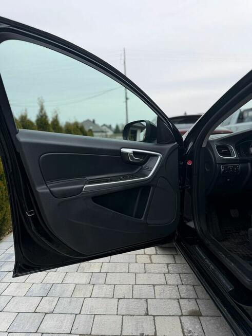 Sprzedam Volvo v60 DIESEL silnik 2D rok 2016,dobrym wyposaż,