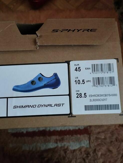 Witam sprzedam nowe buty szosowe.