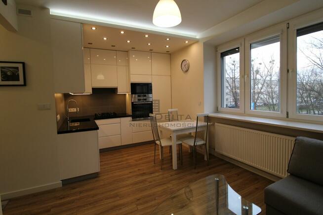 Stay Żoliborz nowoczesna kawalerka z garderobą