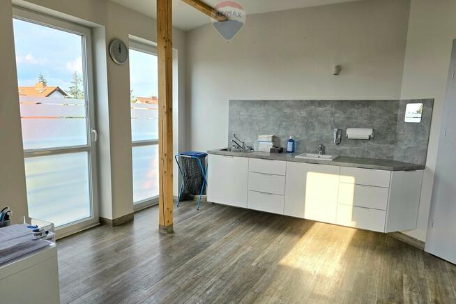 Smochowice: elegancki gabinet, świetna lokalizacja