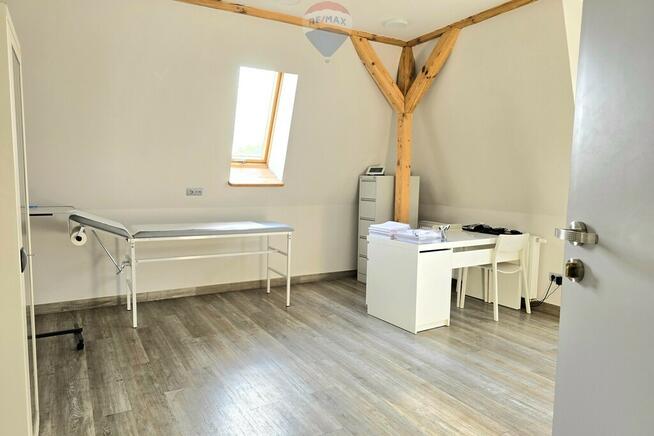 Smochowice: elegancki gabinet, świetna lokalizacja