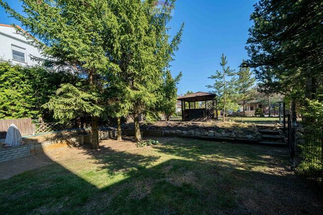 Na sprzedaż 3 pokoje z ogrodem i garażem Złotniki