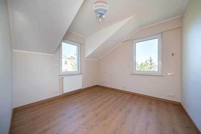 Na sprzedaż 3 pokoje z ogrodem i garażem Złotniki