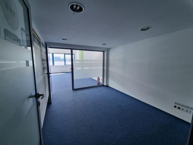 Lokal biurowo-usługowy z antresolą