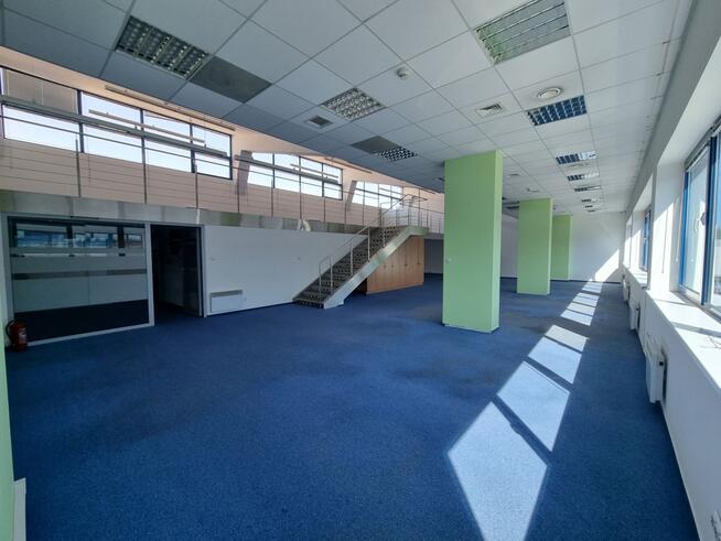 Lokal biurowo-usługowy z antresolą