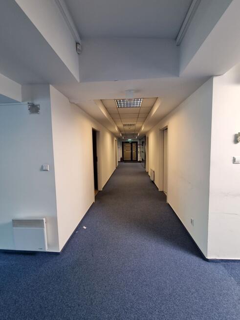 Lokal biurowo-usługowy z antresolą