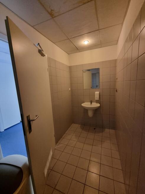 Lokal biurowo-usługowy z antresolą