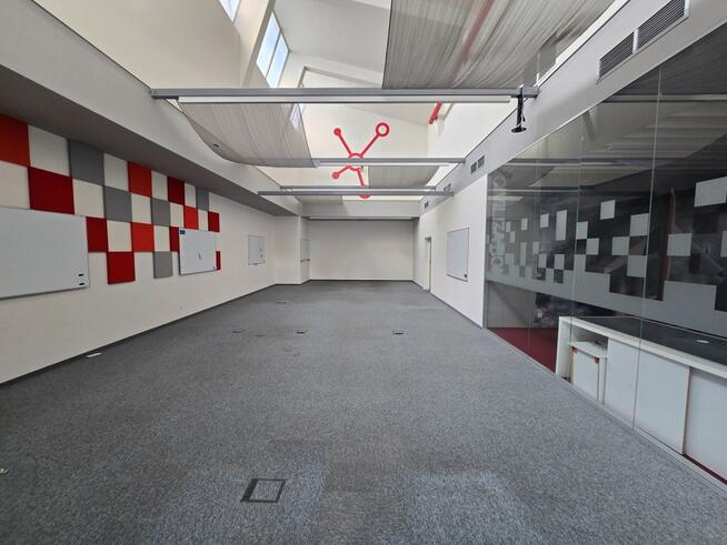 Lokal biurowy o powierzchni 2.450,30 m²