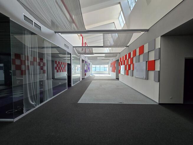 Lokal biurowy o powierzchni 2.450,30 m²