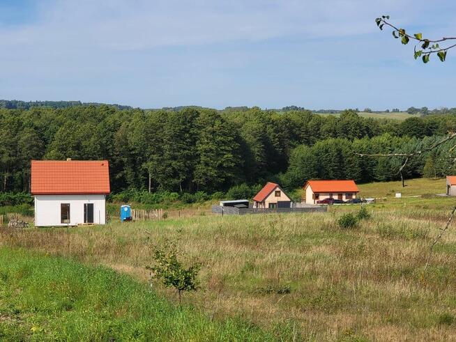 Działka budowlana w pobliżu jeziora - uzbrojona