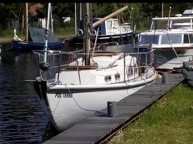Jacht żaglowy Halcion 825