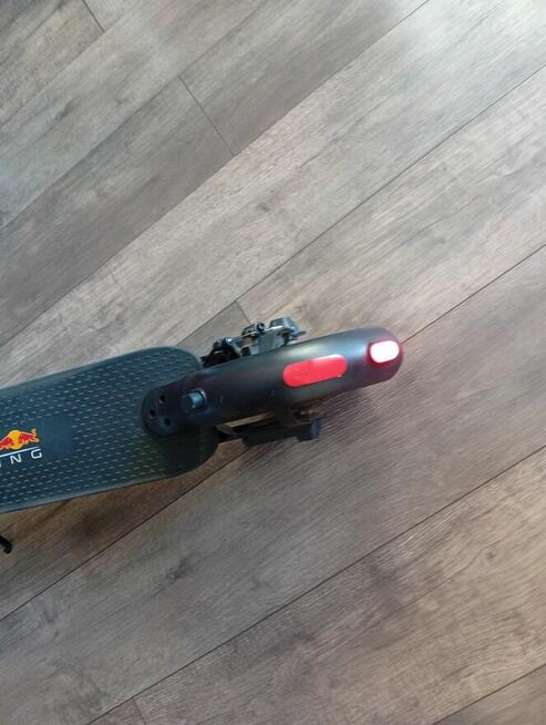 Sprzedam hulajnogę elektryczna redbull racing