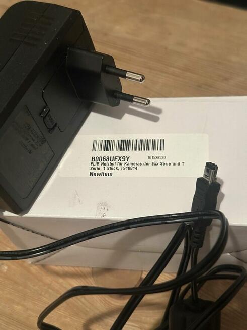 Kamera termowizyjna FLIR K55 + Stacja dokująca + retraktor