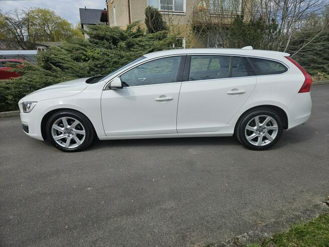 Volvo V60 Momentum* Fabryczny Lakier* Udokumentowany Przebieg* Rok GWARANCJI
