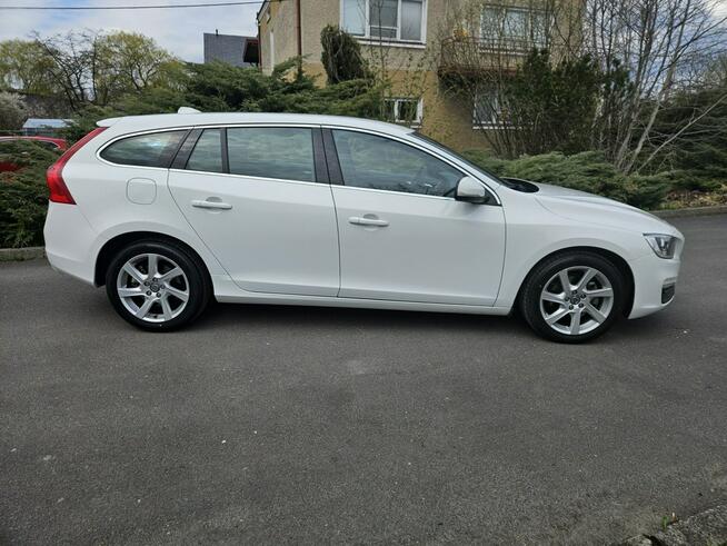 Volvo V60 Momentum* Fabryczny Lakier* Udokumentowany Przebieg* Rok GWARANCJI