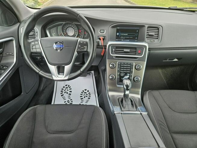Volvo V60 Momentum* Fabryczny Lakier* Udokumentowany Przebieg* Rok GWARANCJI