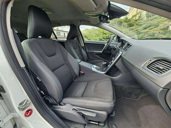 Volvo V60 Momentum* Fabryczny Lakier* Udokumentowany Przebieg* Rok GWARANCJI
