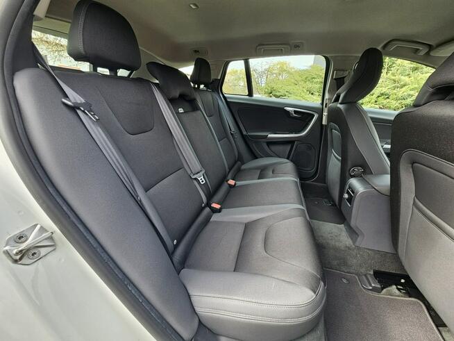 Volvo V60 Momentum* Fabryczny Lakier* Udokumentowany Przebieg* Rok GWARANCJI