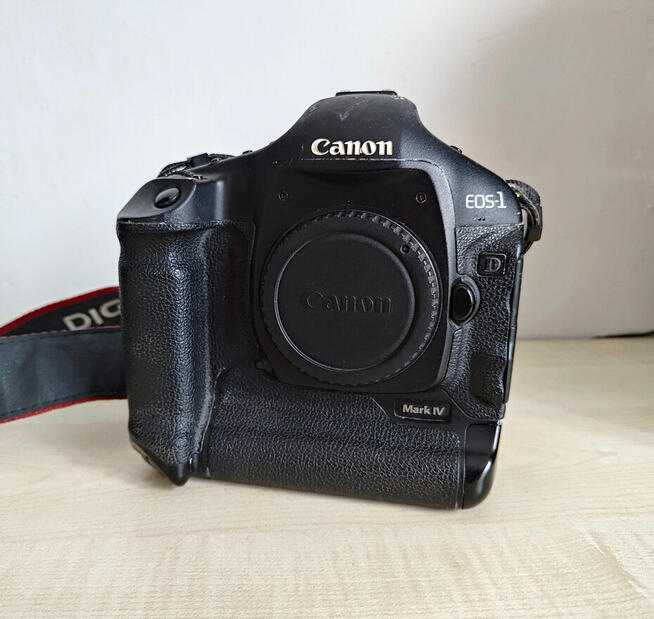 Sprzedam aparat Canon EOS 1D Mark IV