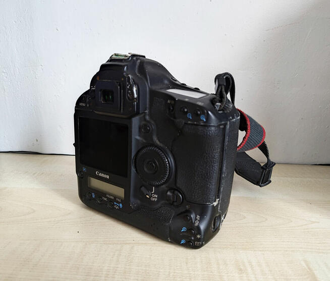 Sprzedam aparat Canon EOS 1D Mark IV
