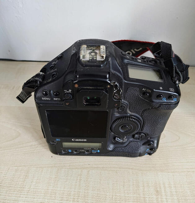 Sprzedam aparat Canon EOS 1D Mark IV
