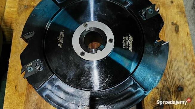 Frezy do okien i drzwi drewnianych