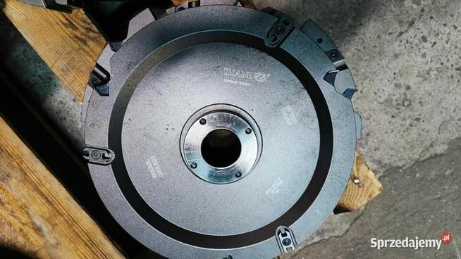 Frezy do okien i drzwi drewnianych