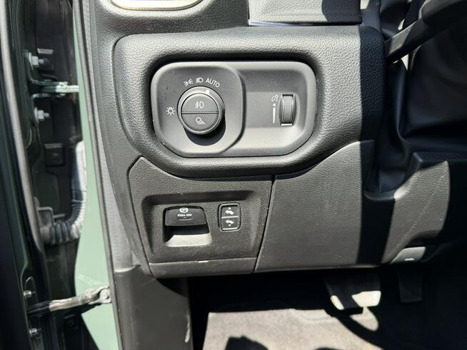 Dodge RAM FV-23%, Zmodyfikowany, LPG, SPORT, LIFT, Duży dotykowy ekran, Kamera