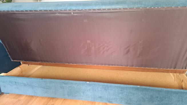 Sprzedam wersalkę +2 pufy