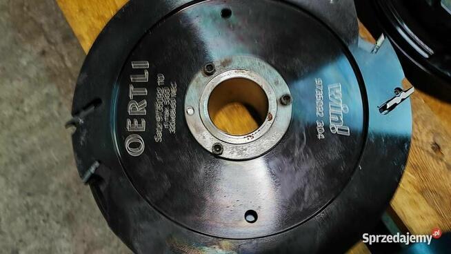 Frezy do okien i drzwi drewnianych