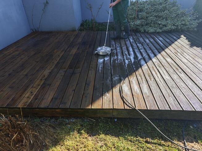 Czyszczenie kostki brukowej oraz tarasów drewnianych