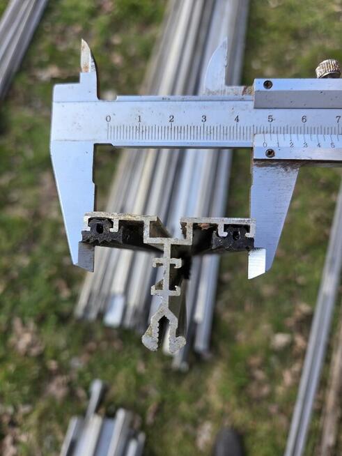 Profile Aluminiowe Fasadowe 40×40×2 z Uszczelkami – 180 mb