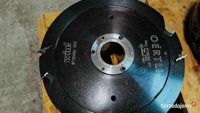 Frezy do okien i drzwi drewnianych