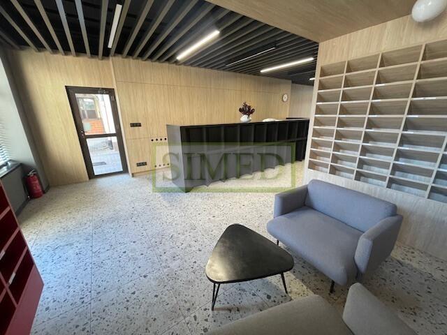 Dostep24h,recepcja,ochrona,poczekalnia,wys 4m .