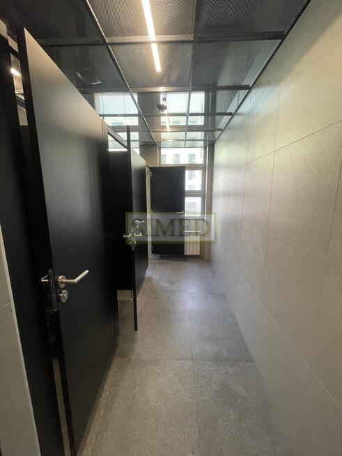 Dostep24h,recepcja,ochrona,poczekalnia,wys 4m .