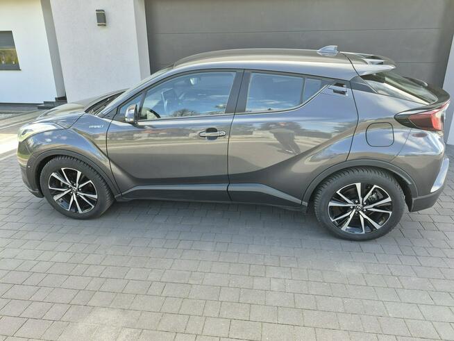 Toyota C-HR 1.8 hybryd lift Business Edition climatronic kamera grzane fotele