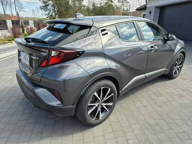 Toyota C-HR 1.8 hybryd lift Business Edition climatronic kamera grzane fotele