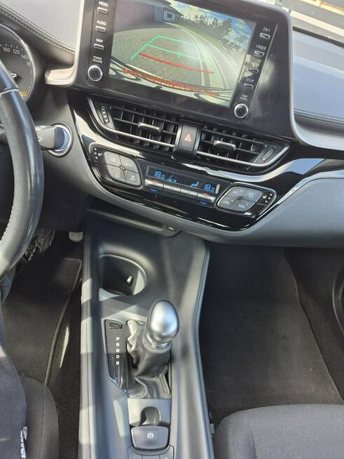 Toyota C-HR 1.8 hybryd lift Business Edition climatronic kamera grzane fotele