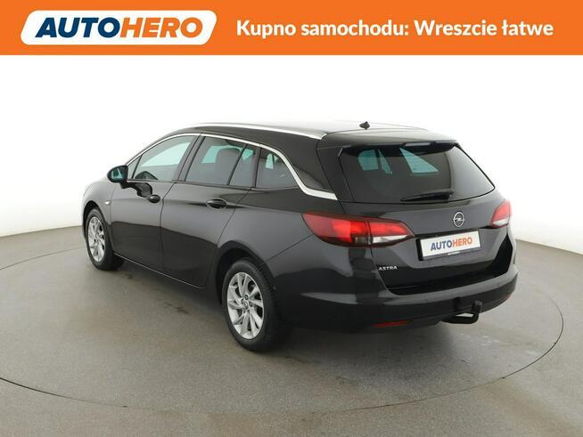 Opel Astra navi klima grzane fotele kamera i czujniki parkowania