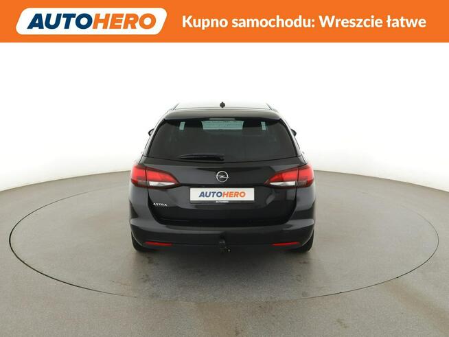 Opel Astra navi klima grzane fotele kamera i czujniki parkowania