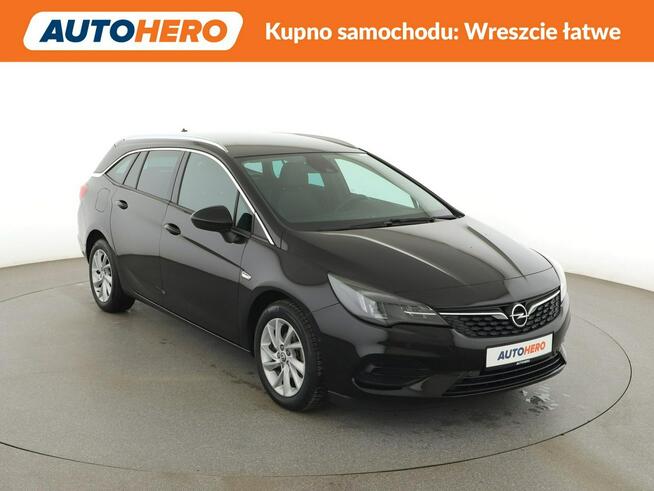 Opel Astra navi klima grzane fotele kamera i czujniki parkowania