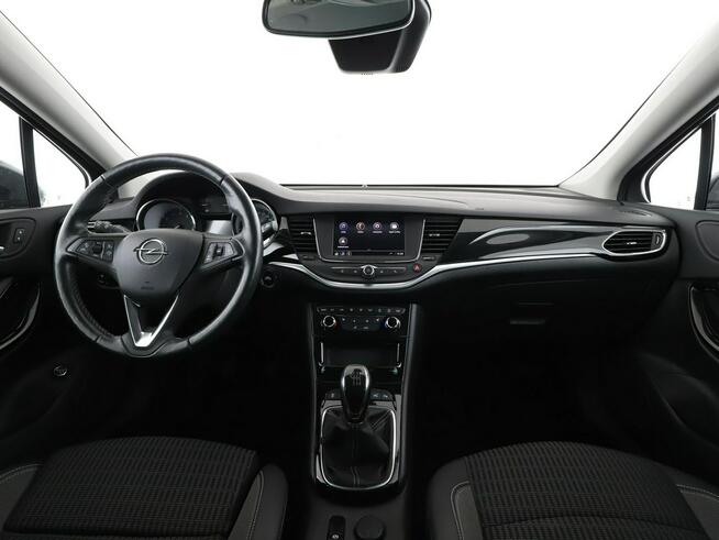 Opel Astra navi klima grzane fotele kamera i czujniki parkowania