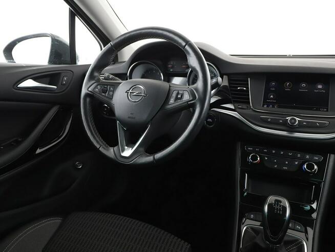 Opel Astra navi klima grzane fotele kamera i czujniki parkowania