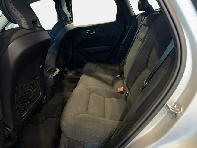 Volvo XC 60 VAT 23% Momentum Pro 2.0 B4D 197KM Automat 2021 r., s. PL, I wł., HAK
