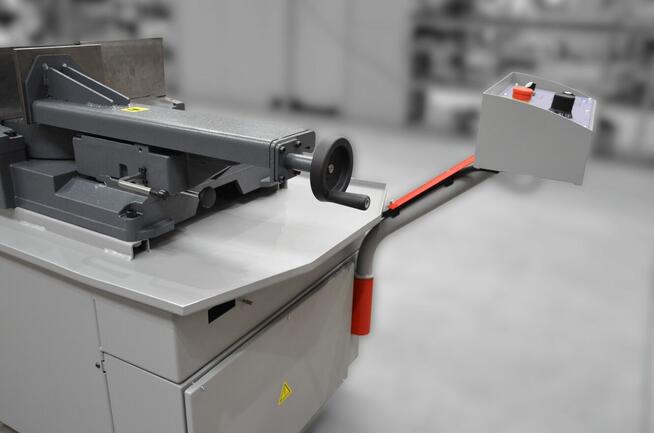 Przecinarka taśmowa Bomar Ergonomic 320.258DG ręczna/grawita